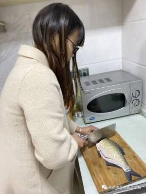 香煎尖头鱼的家常做法_煎大鱼头的做法_怎么煎鱼头不粘锅