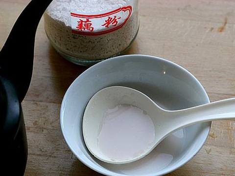 红豆薏米粥的家常做法介绍_红豆粥薏米粥的做法_红豆薏米粥食材怎么配养生粥好