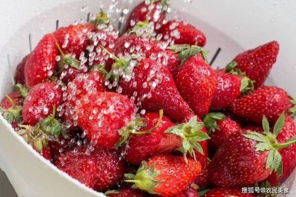 清洗草莓方法图片_清洗草莓的办法_草莓清洗方法