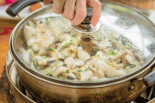 豆腐三文鱼汤的做法_三文鱼豆腐汤的做法窍门窍门_三文鱼豆腐汤怎么做好吃