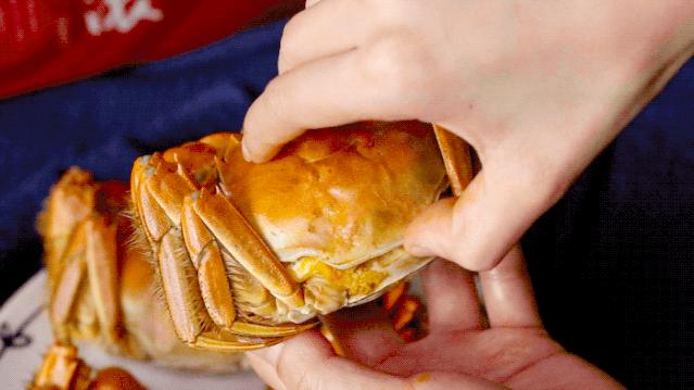 螃蟹秋天吃公的还是母的_螃蟹秋天吃膏最多对吗_秋天吃螃蟹