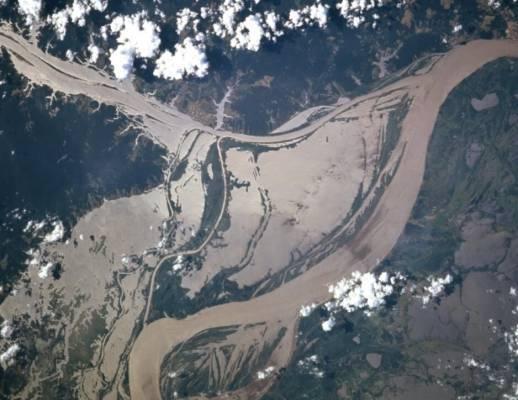 亚马逊河流是哪个国家的_亚马逊河在哪_亚马逊河流有多长