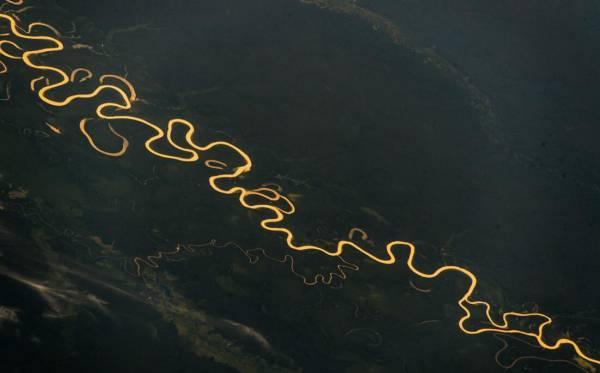 亚马逊河流是哪个国家的_亚马逊河流有多长_亚马逊河在哪