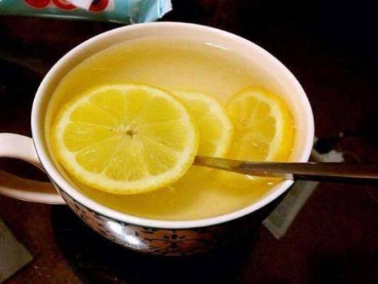 柠檬水放蜂蜜可以吗，柠檬蜂蜜可以加冰糖吗