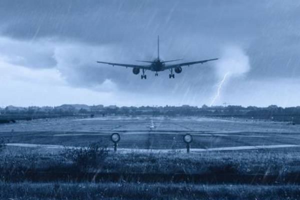 小雨能不能坐飞机，下小雨飞机能正常起飞吗?？